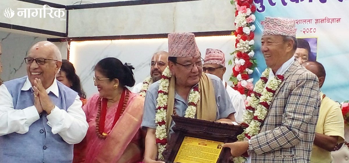 dr. sanduk gets awarded